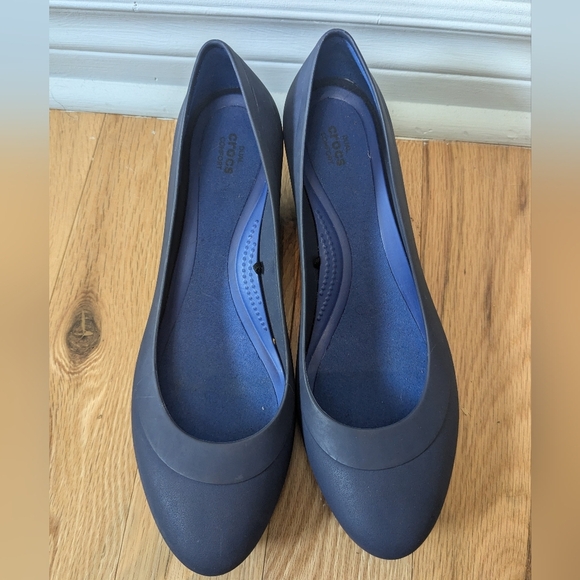 CROCS women Wedge Shoes Navy Blue Almond Tip Size 11 - Picture 2 of 9